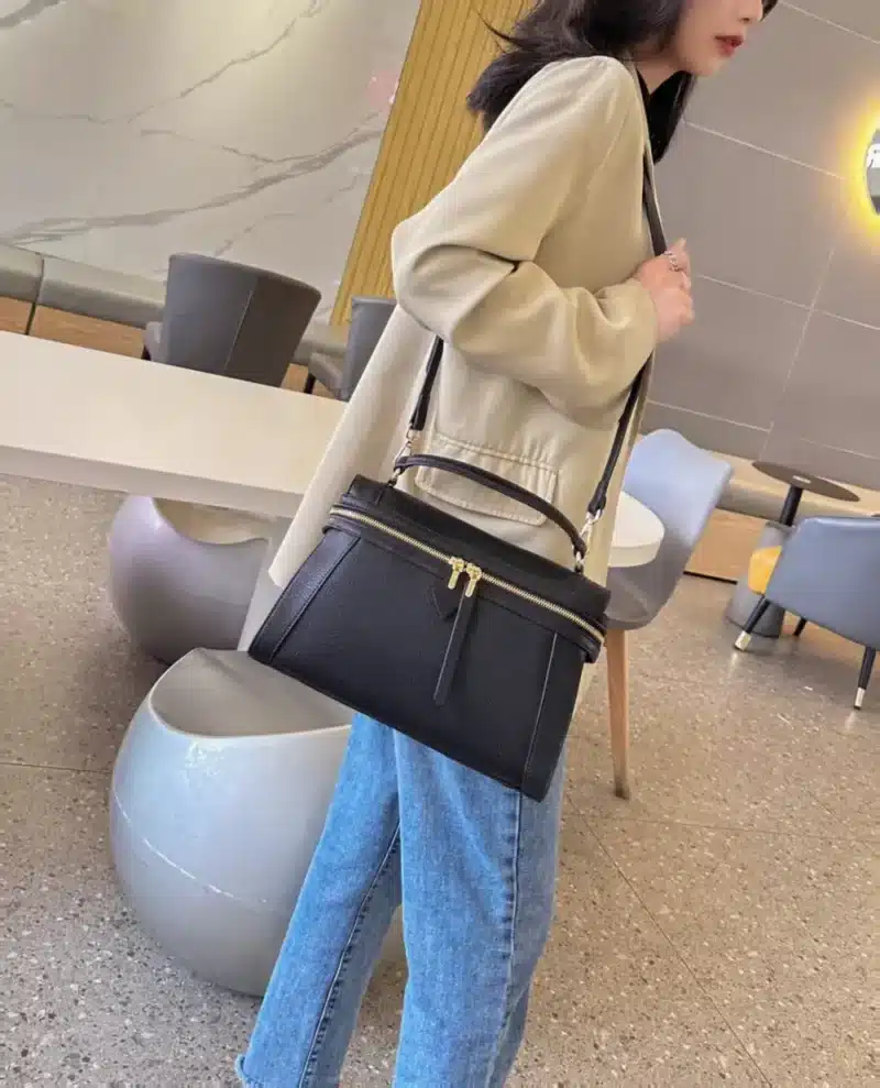 ZIP FRONT SINGLE HANDLE BAG - Image 2