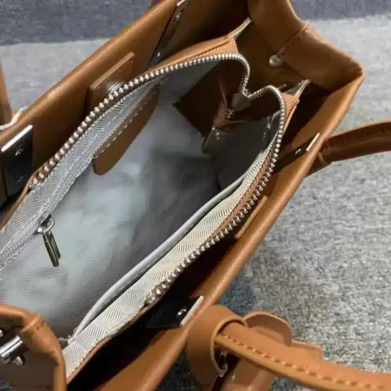 STRUCTURED SLING BAG - Image 2