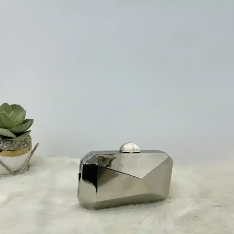METAL POLYGON SHAPE CLUTCH - Image 3