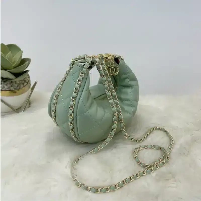 CHAIN STRAP MINI SLING BAG