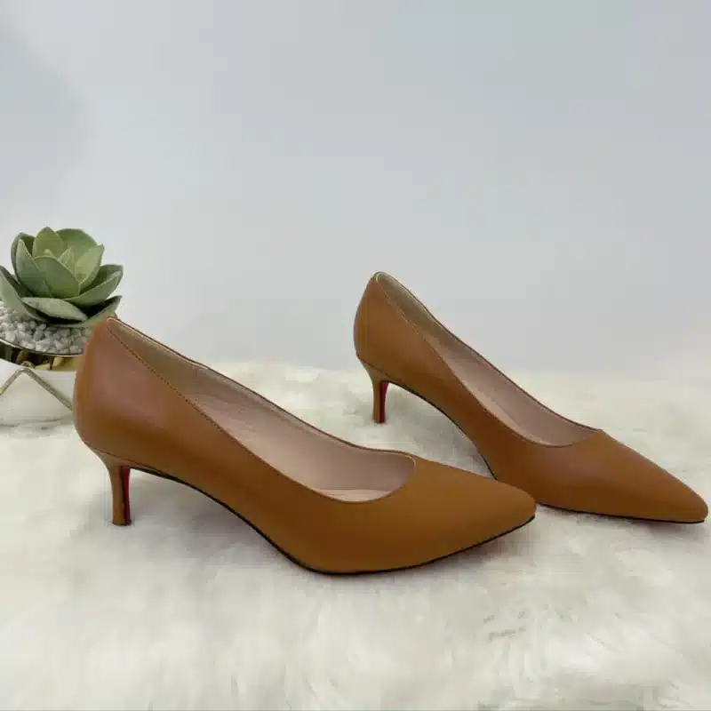LEATHER KITTEN HEEL COURT SHOE - Image 2