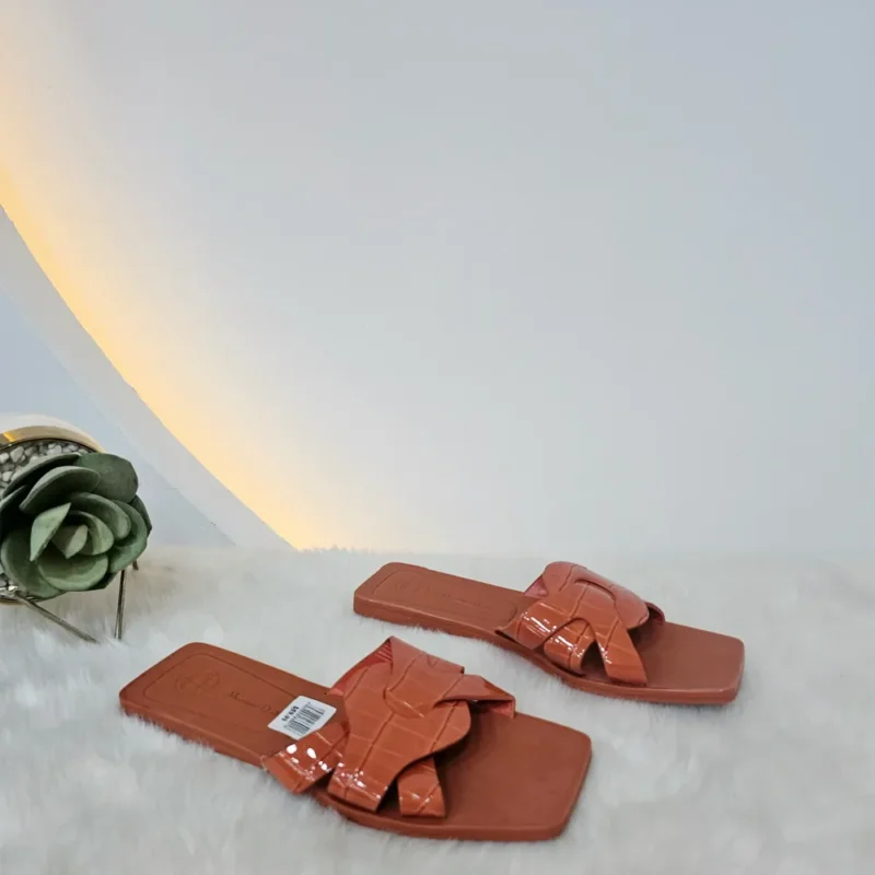 FLAT SLIPPERS