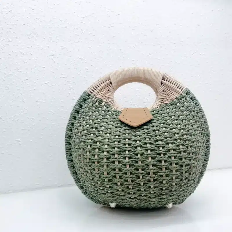 STRUCTURED WOVEN BEACH BAG