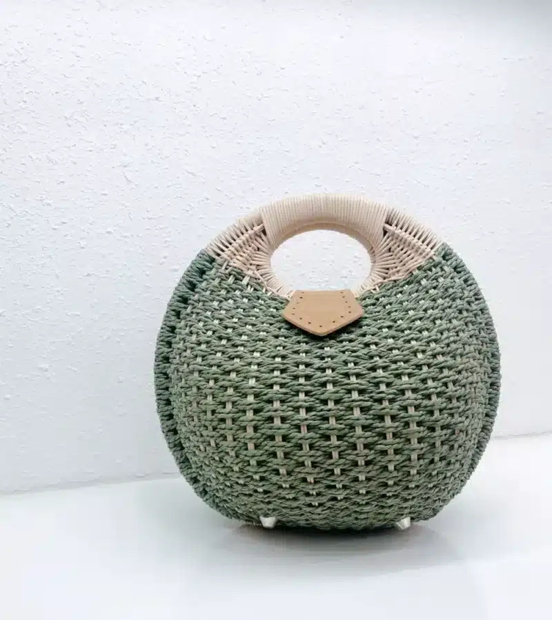 STRUCTURED WOVEN BEACH BAG