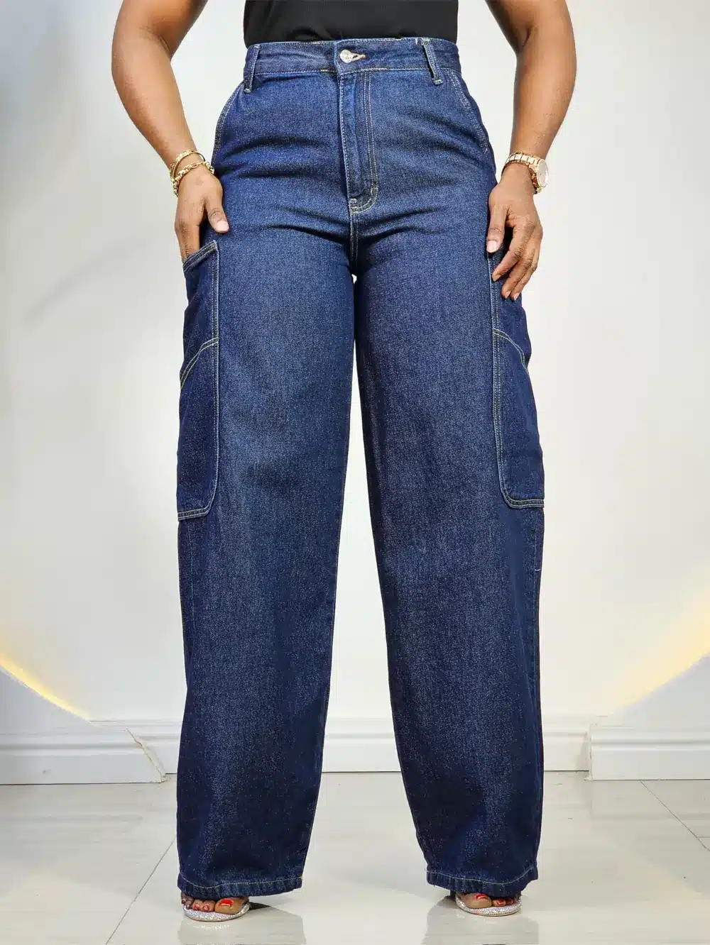 BOLD POCKET CARGO MOM JEANS