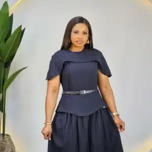 DETACHABLE CAPE PLEATED DRESS - Image 4