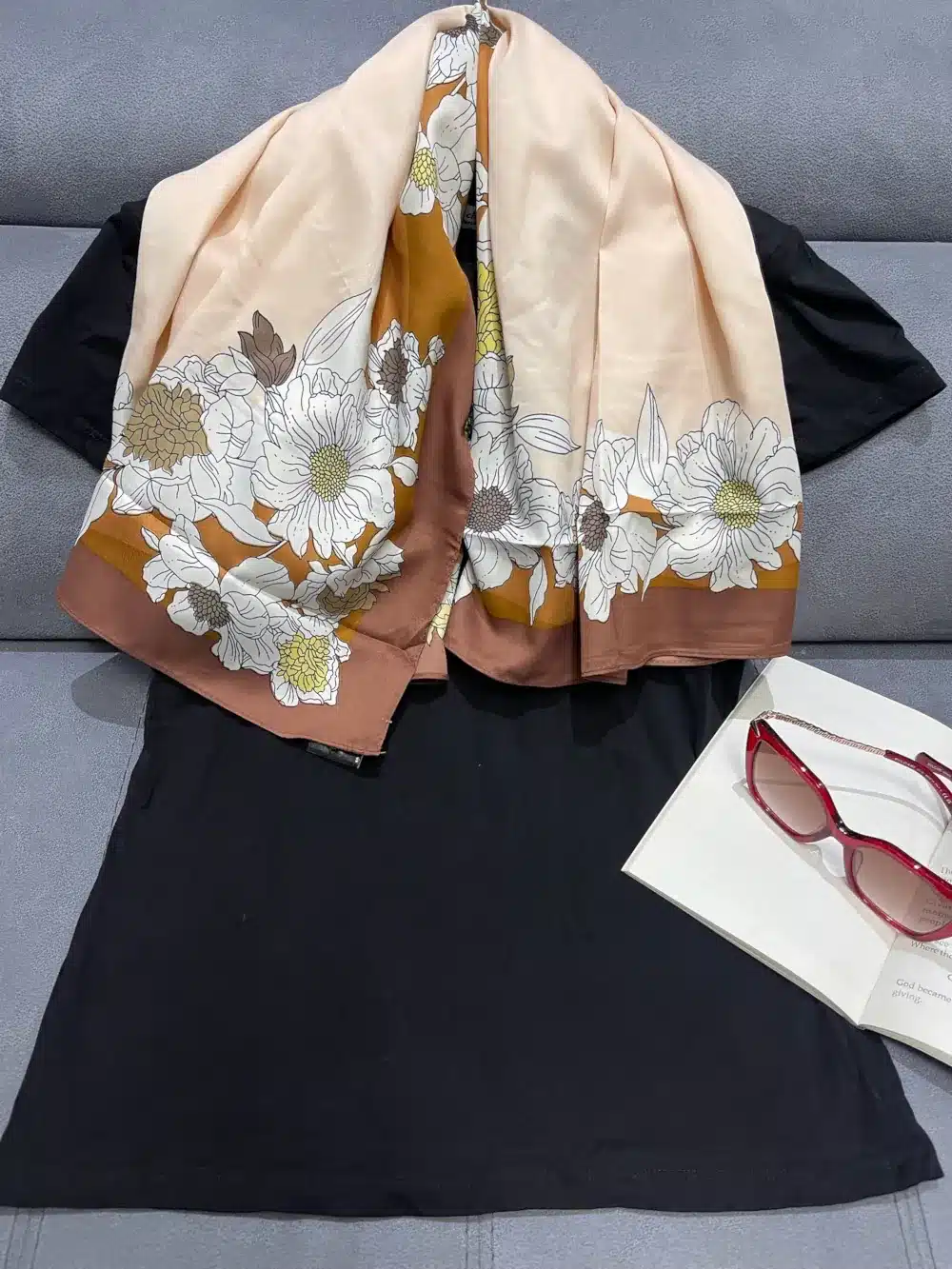 SELECT PRINT MEDIUM SIZE SCARF