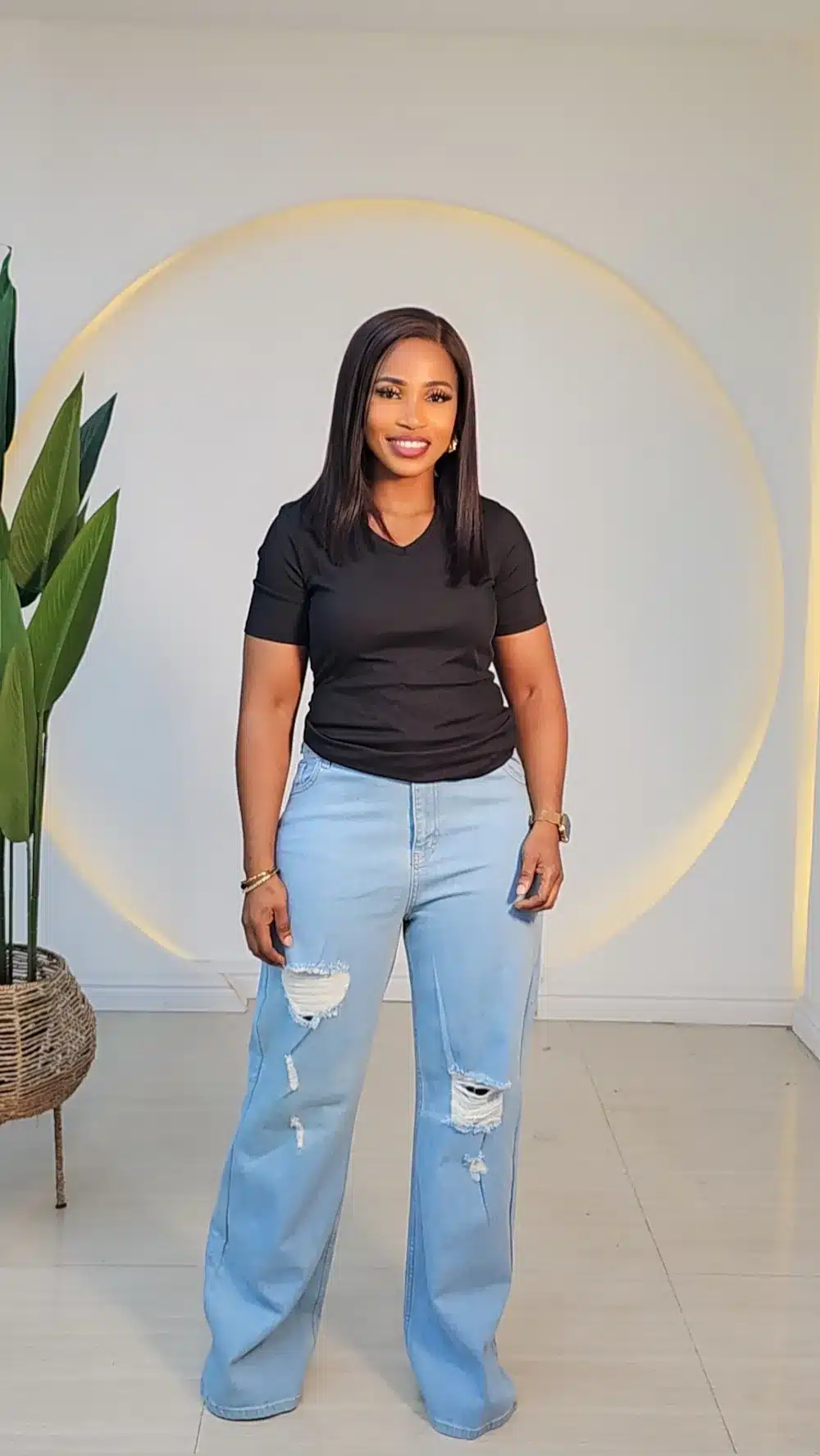 STRAIGHT CUT RIPPED MOM JEANS