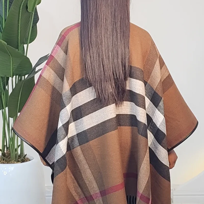 DOUBLE SIDE BURBERRY INSCRIBED FRINGE THROW ON 2411 - Image 2