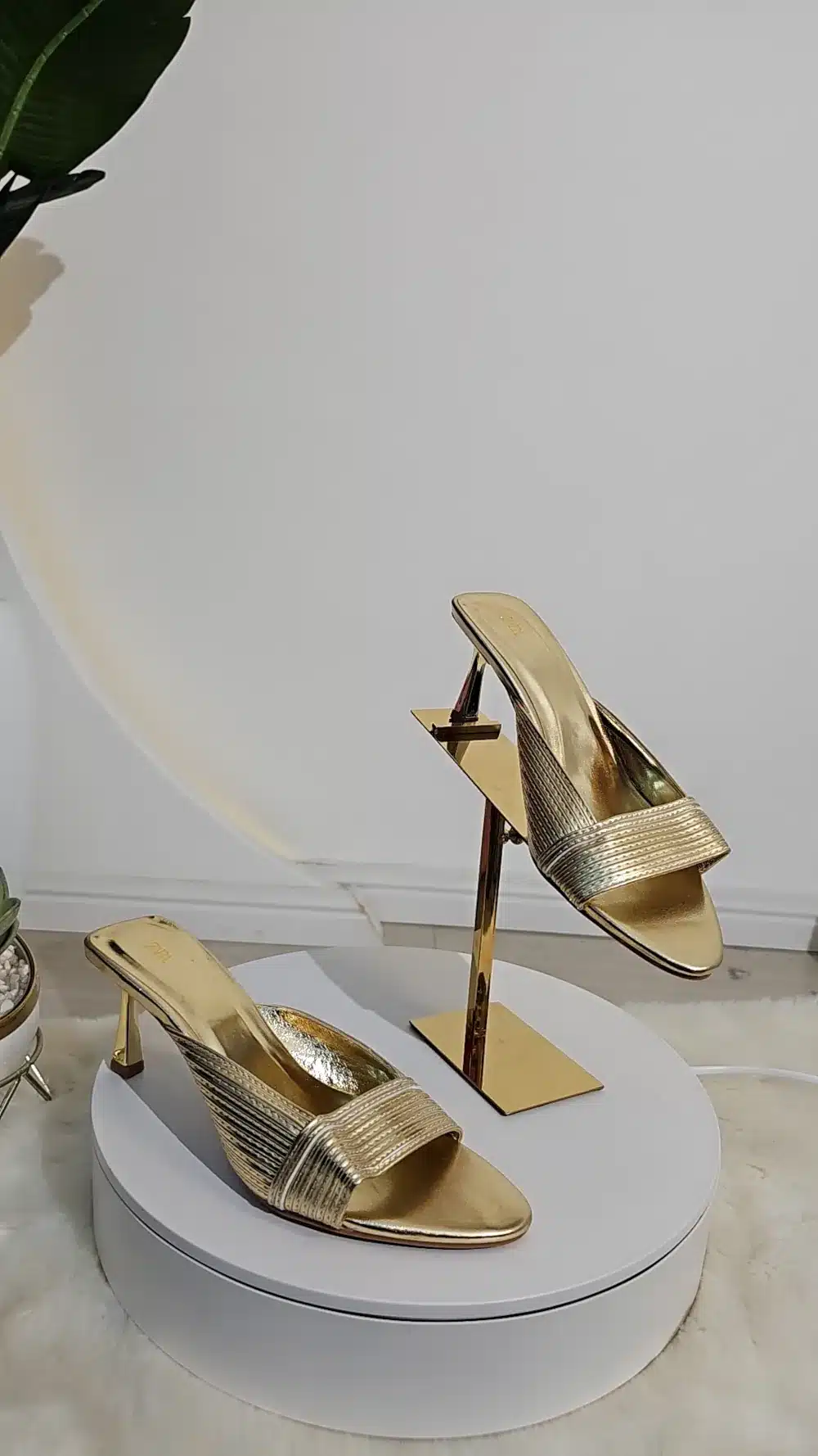 GLITTERS PLEAT TOP KITTEN MULES 8397