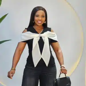 2-TONE COLD SHOULDER TOP 25070 - Image 2