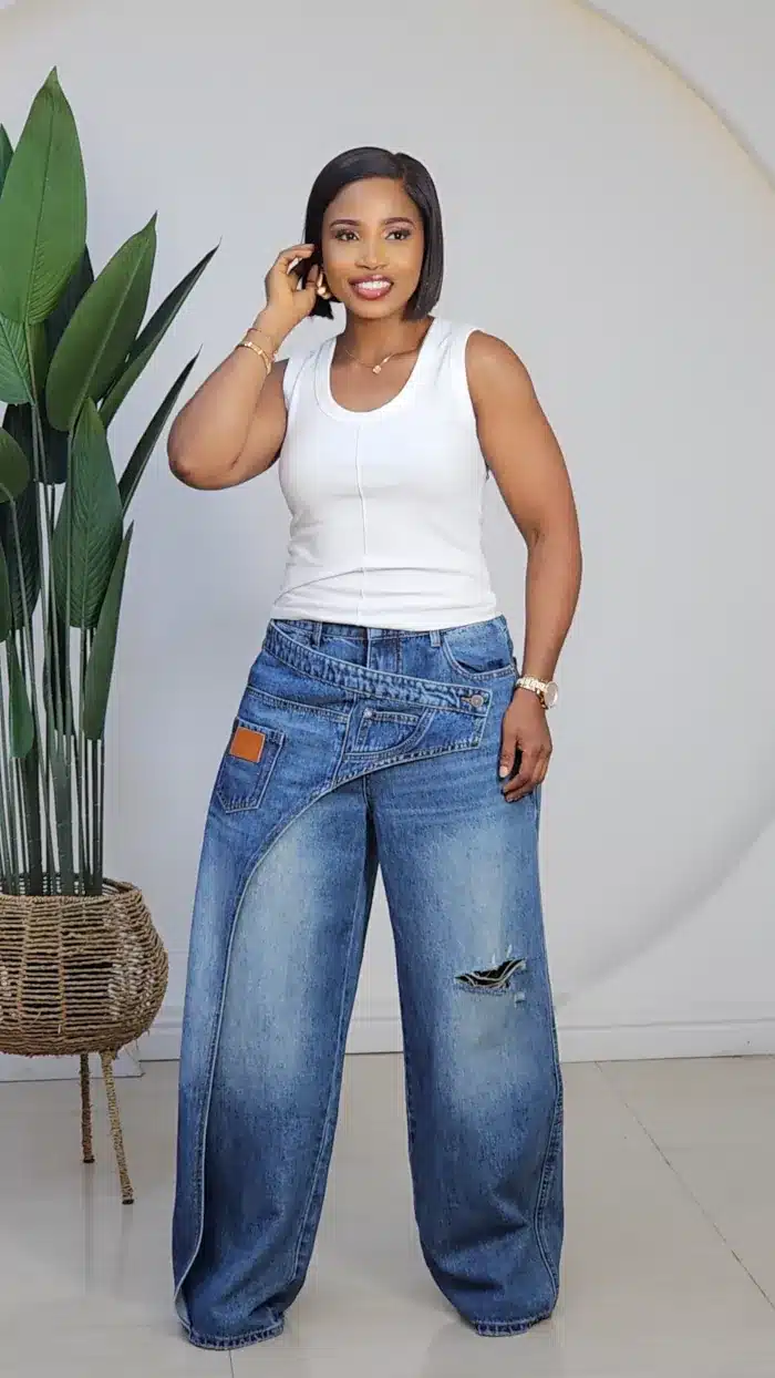 ONE SIDE OVERLAP RIP MOM JEANS 8858